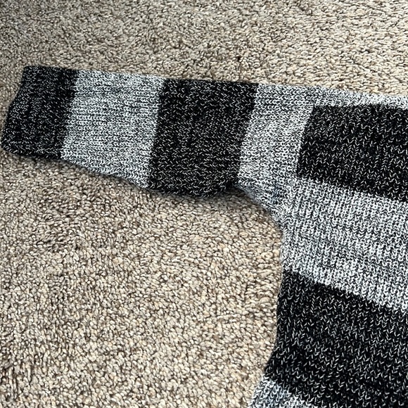 Express Sweater - Picture 4 of 5